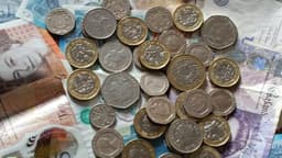 Will Rachel Reeves' 2026 ISA Shift Advantage UK Growth Stocks?