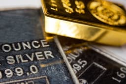 Gold and Silver Hit Record Highs as Investors Reassess Fed Independence Amid Political Tensions