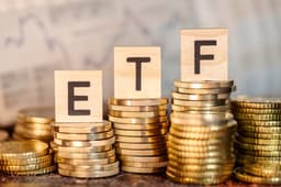 Gold ETFs Hit New 52-Week Highs as Prices Surge Amid Political Uncertainty