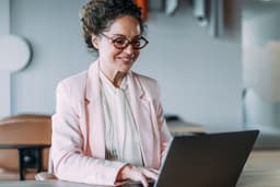 Jabil (NYSE: JBL) Stock Rises 4.9% as Analysts Raise Price Targets to $282