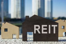 Arbor Realty Trust (ABR) Faces 40% Stock Decline Amid Loan Restructuring Efforts