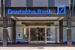 Deutsche Bank Projects Net Interest Income Rise by 2026