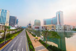 Las Vegas Sands Beats Earnings but Stock Plummets