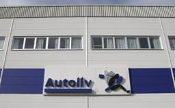 Autoliv Reports Q4 Earnings Beat Amid Margin Pressures