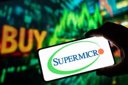 Super Micro Computer Shares Dip Amid Analyst Rating Updates
