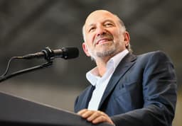 U.S. Secretary of Commerce Lutnick Faces Resignation Pressure