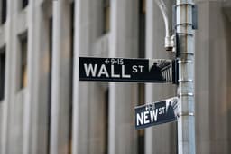 U.S. Stock Futures Rise as Market Awaits Data Release