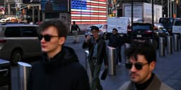 ETF Investors Remain Resilient Amid Tech Stock Volatility and AI Bubble Concerns