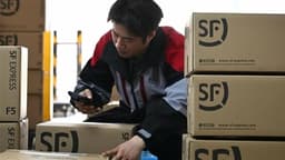 SF HOLDING Rises Over 4% After Entering Cross-Shareholding Agreement with J&T EXPRESS-W