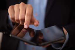 Bilibili's DAUs Surge 9%, CEO Highlights Community Growth Despite Missed Revenue Estimates