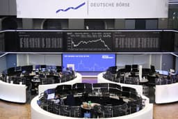 European shares dip as lower commodity prices weigh By Reuters