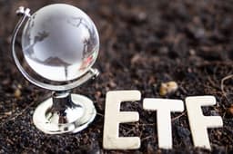 Investors Ditch US Stocks As International ETFs Hit 52-Week Highs, Here's What's Driving The Portfolio Pivot
