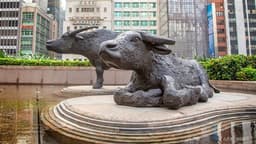 HSI Rises 244 Points at Noon; BABA-W and KUAISHOU-W Jump Over 5%; ALI HEALTH Soars 16%