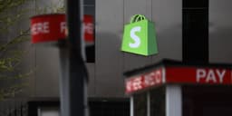 Shopify Faces Challenges Amid Software Concerns, But Wall Street Recommends Buying.