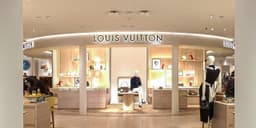 LVMH CEO Warns of Caution in Luxury Market for 2026 Despite Quarterly Sales Increase